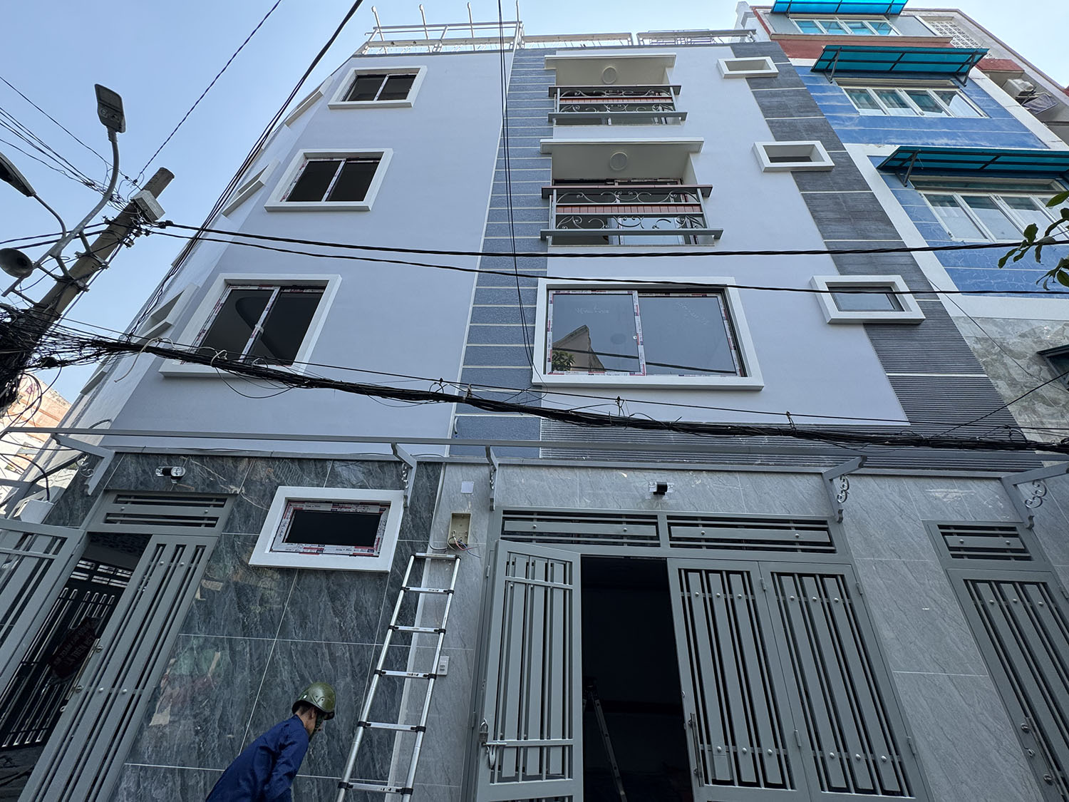 Tuyệt phẩm biệt thự mini 3 lầu, góc 2 mặt tiền hẻm 2 xe hơi 7 chỗ tránh nhau khu VIP Đặng Văn Ngữ